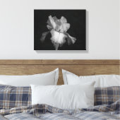 Zwart-wit Iris Bloemen Foto Canvas Afdruk (Insitu (Slaapkamer))