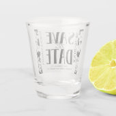 Zwart & Wit Kalligrafie Bruiloft Save the Date Shot Glas (Achterkant)