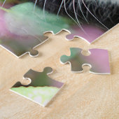 Zwart-wit kat in de tuin legpuzzel (Zijkant)