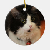 Zwart-wit katje met ronde ogen keramisch ornament (Voorkant)