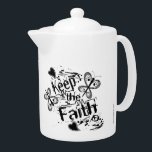Zwart & Wit Keep the Faith Graffiti theepot<br><div class="desc">Een retro hippie stijl "Keep the Faith" theepot met grunge belettering en geïllustreerd met graffiti vlinders,  gestippelde harten en andere details! Vlinders en harten originele kunst.</div>