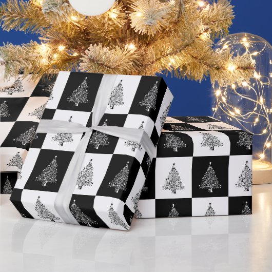 Zwart wit kerstboompatroon cadeaupapier (Feestdagen)