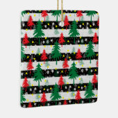 Zwart Wit Kerstmis Sneeuw Strepen Rood Groen Bomen Keramisch Ornament (Rechts)