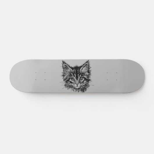Zwart-wit kitten gezicht op grijs persoonlijk skateboard (Horizontaal)
