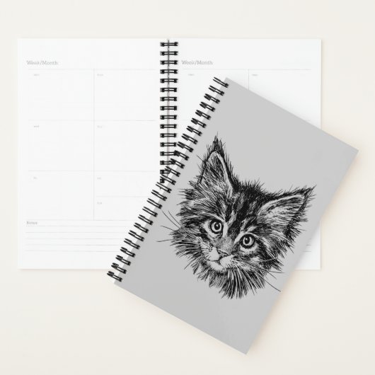 Zwart-wit kitten gezicht op grijs planner (Display)