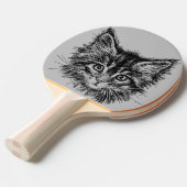 Zwart-wit kitten gezicht op grijs tafeltennisbatje (Voorkant Gekanteld)