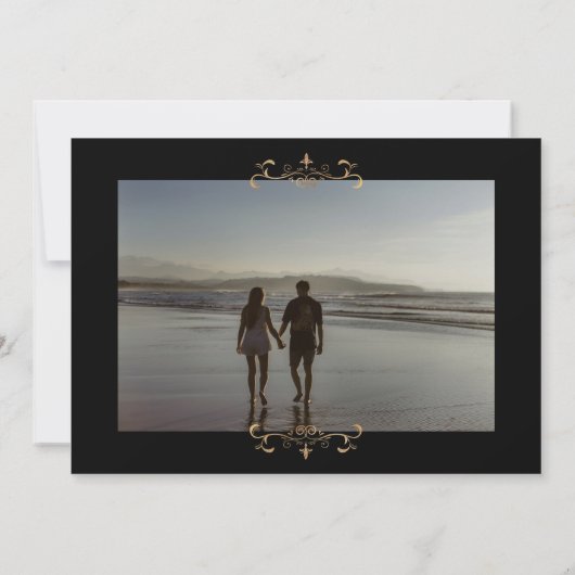 Zwart Wit Klassieke Foto Gouden Monogram Bruiloft Save The Date (Achterkant)
