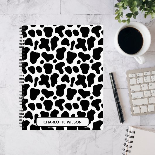 Zwart-wit Koe Print Pattern Monogrammed Notitieboek