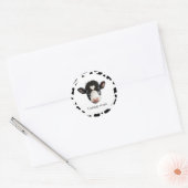 Zwart-wit koeiengezicht ronde sticker (Envelop)