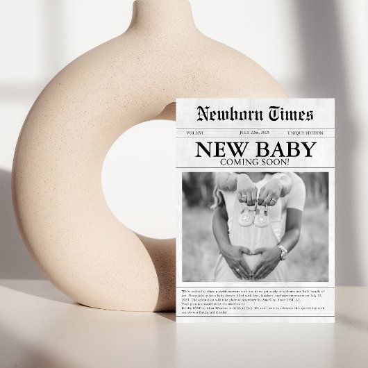 Zwart-wit krant baby shower kaart