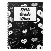 Zwart-wit Liefde Harten Vijfde Grade Vibes Notitieboek (Voorkant)