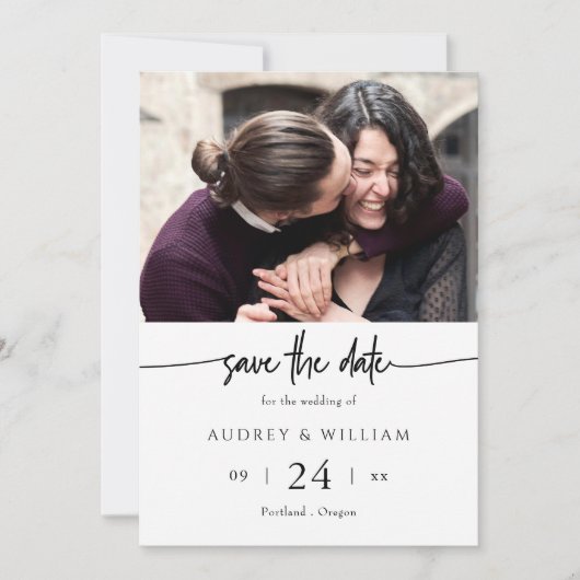 Zwart-wit liefdesverhaal: moderne trouwfoto save the date (Voorkant)