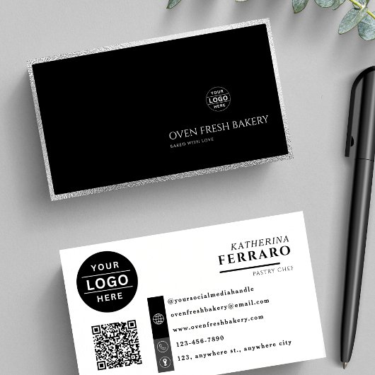Zwart Wit Logo QR Code Zilveren Rand Bakkerij Visitekaartje