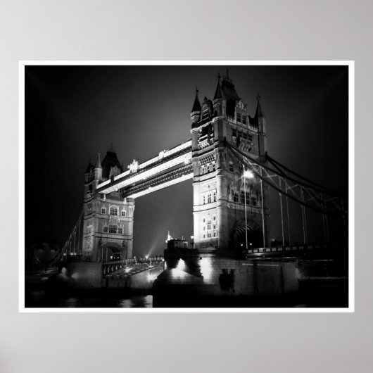Zwart Wit London Tower Bridge 's Nachts Poster (Voorkant)