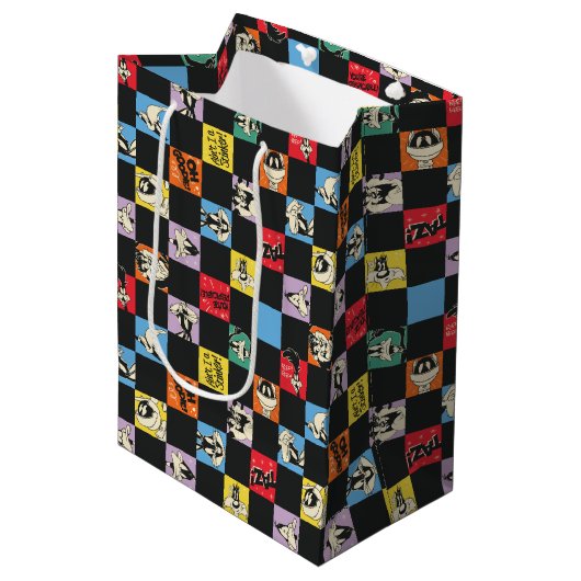 Zwart-wit LOONEY TUNES™ in kleurrijke checker Medium Cadeauzakje (Voorkant Gekanteld)