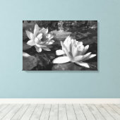 Zwart-wit Lotus Bloemen canvas print (Insitu (Houten vloer))