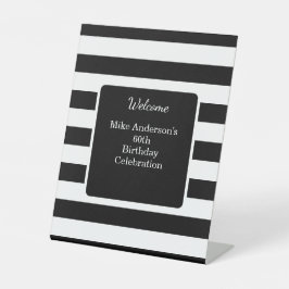 Zwart-wit Mannen verjaardagsfeestje Reclamebord Met Voetstuk