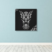 Zwart/wit Maori tattoo ontwerp met veren Canvas Afdruk (Insitu (Houten vloer))