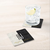 Zwart-wit marmer monogram kartonnen onderzetters (Insitu)