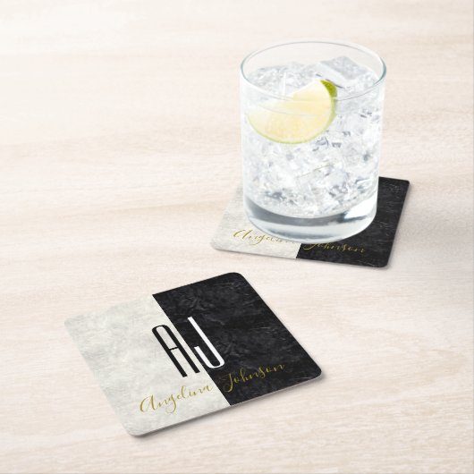 Zwart-wit marmer monogram kartonnen onderzetters (Insitu)
