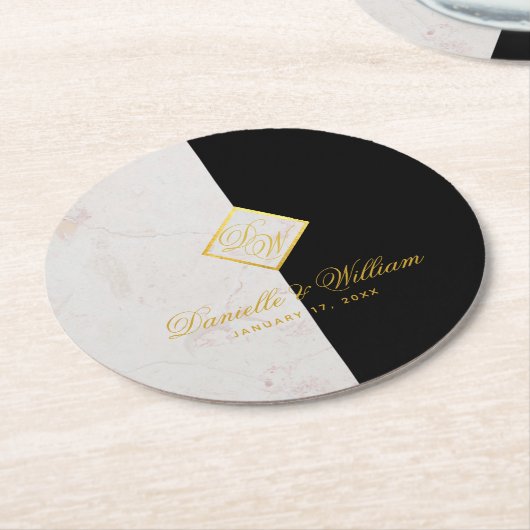 Zwart Wit Marmeren Monogram Goud Elegant Bruiloft Ronde Kartonnen Onderzetter (Gebogen)
