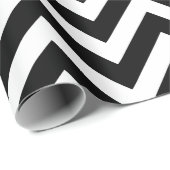Zwart-wit Medium Size Chevron Stripes Cadeaupapier (Rol Hoek)