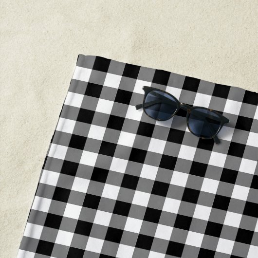 Zwart-wit Medium Size Gingham-controles Strandlaken (In situ)