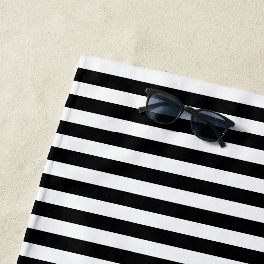Zwart-wit Medium Size Horizontale Stripes Strandlaken (In situ)
