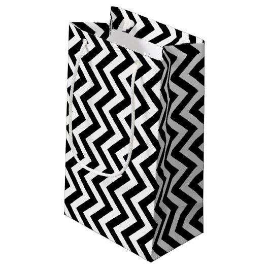 Zwart-wit Medium Size Verticale Chevron Klein Cadeauzakje (Achterkant Gekanteld)