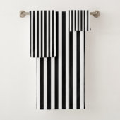 Zwart-wit Medium Size Verticale Stripes Bad Handdoek (Insitu)