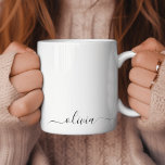 Zwart wit meisjesmonogram Naam Modern Koffiemok<br><div class="desc">White en Black Monogram Name Coffee Cup of Mok. Dit maakt de perfecte liefhebbende 16 verjaardag,  bruiloft,  vrijgezellenfeest,  verjaardagsdag,  baby shower of vrijgezellenfeest voor iemand die van luxe glam en stijl houdt.</div>