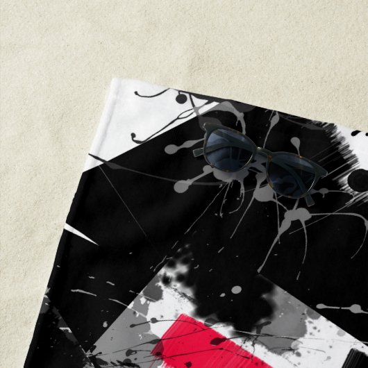 Zwart-wit met rode vlekken liefdespatroon strandlaken (In situ)