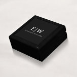 Zwart-wit Minimalistisch Modern Monogram Cadeaudoosje<br><div class="desc">Introductie van ons Black and White Minimalist Modern Monogram-Collectie: omarm eenvoud en verfijning met onze minimalistische design, samengesteld om uw stijl moeiteloos te verbeteren. Dit collectie is gemaakt met een scherp oog voor moderne esthetiek en heeft strakke zwart-witte design die worden geaccentueerd door gepersonaliseerde monogrammen. Van chique briefpapier tot veelzijdige...</div>