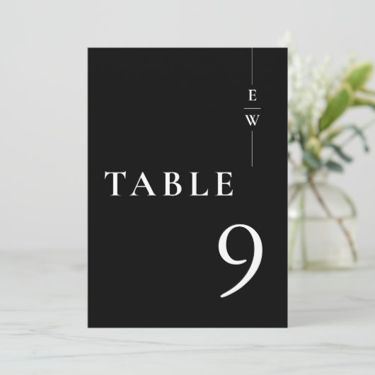 Zwart-wit minimalistisch monogram tafelnummer (Staand voorkant)
