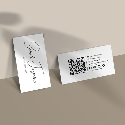 Zwart-wit minimalistische elegante scanbare QR-cod Visitekaartje