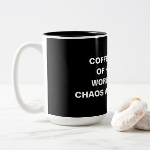 Zwart-wit minimalistische grappige koffie citaten tweekleurige koffiemok