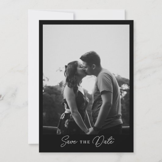 Zwart-wit minimalistische trouwfoto save the date (Voorkant)