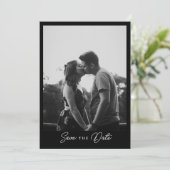 Zwart-wit minimalistische trouwfoto save the date (Staand voorkant)