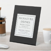 Zwart-wit Modern Classic Signature Drinken Reclamebord Met Voetstuk (Insitu)