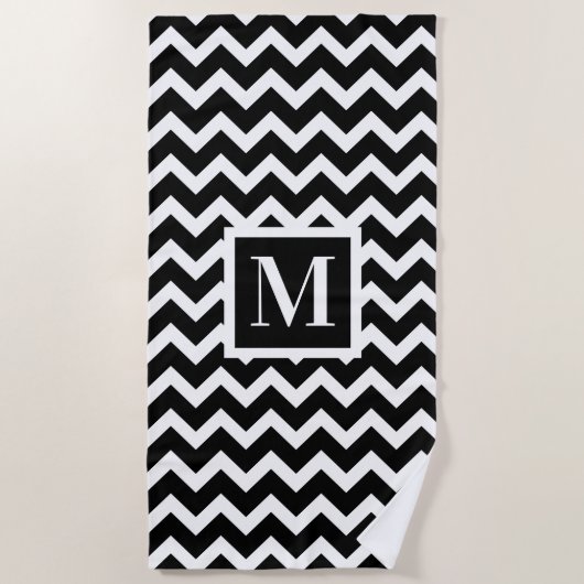 Zwart-wit Modern Elegant Chevron Monogram Strandlaken (Voorkant)
