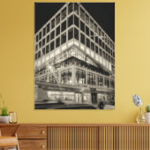 Zwart-wit modern gebouw 's nachts canvas afdruk (Insitu (Woonkamer))