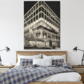 Zwart-wit modern gebouw 's nachts canvas afdruk (Insitu (Slaapkamer))