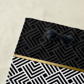 Zwart-wit modern geometrisch patroon strandlaken (In situ)