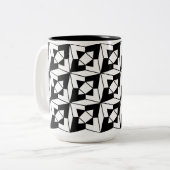Zwart-wit modern geometrisch patroon tweekleurige koffiemok (Voorkant links)
