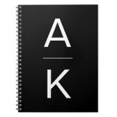 Zwart-wit modern gepersonaliseerd monogram notitieboek (Voorkant)