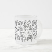 Zwart-wit modern humaan anatomiezakpatroon matglas koffiemok (Voorkant rechts)