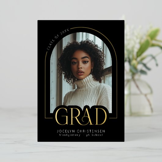 Zwart Wit Modern Minimaal Afstudeerder Foto Gold F Folie Uitnodiging (Staand Voorkant)