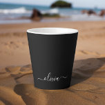 Zwart Wit Modern Minimalistisch Elegant Monogram Latte Mok<br><div class="desc">Introductie van ons Black and White Minimalist Modern Monogram-Collectie: omarm eenvoud en verfijning met onze minimalistische design, samengesteld om uw stijl moeiteloos te verbeteren. Dit collectie is gemaakt met een scherp oog voor moderne esthetiek en heeft strakke zwart-witte design die worden geaccentueerd door gepersonaliseerde monogrammen. Van chique briefpapier tot veelzijdige...</div>