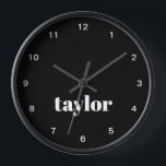 Zwart-wit Modern Minimalistisch Trendy Custom<br><div class="desc">Introductie van de Black and White Modern Minimalist Trendy Custom Clock - een verfijnd en gepersonaliseerd uurwerk dat perfect is voor het geven van cadeaus aan bazen, collega's, medewerkers of iedereen die een stijlvol huis of kantoor-accessoire nodig heeft. Deze aangepaste klok heeft een modern minimalistisch ontwerp in klassieke zwart-witte tinten,...</div>