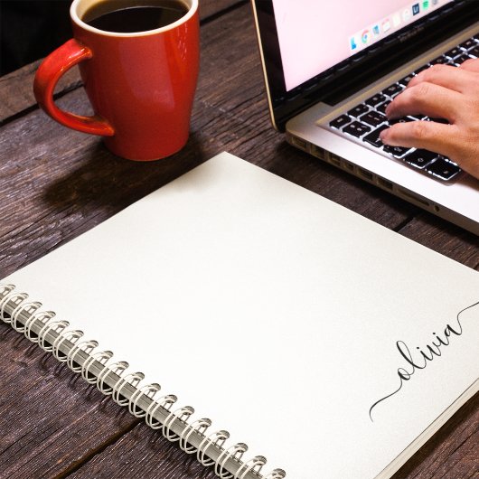 Zwart wit modern script meisjesmonogram naam notitieboek